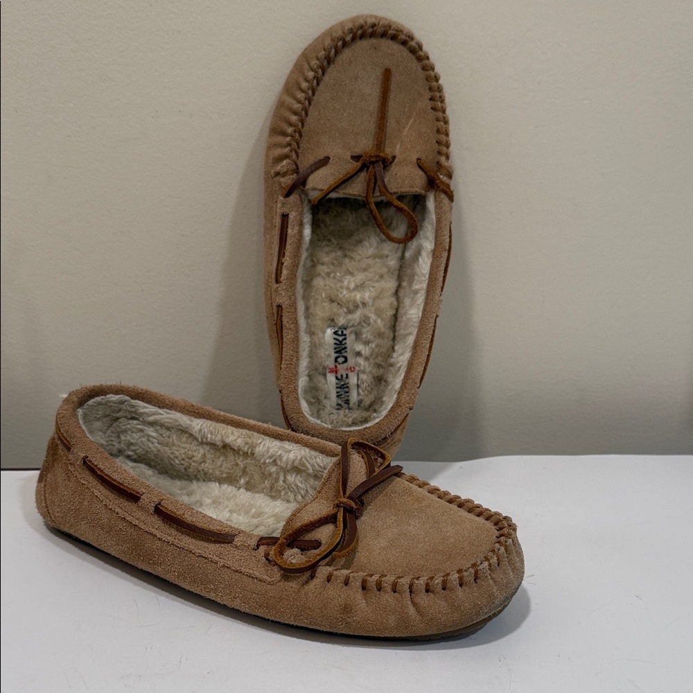 Minnetonka Women's Tan Suede Moccasins (sz 10)